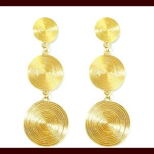 ‫Layered Spiral Engraved Round Drop Earrings
